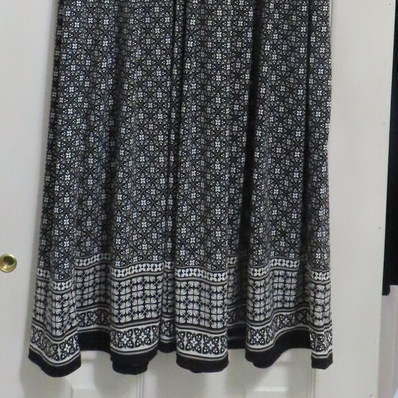 Max Studio Black and White Print Wrap Dress - Picture 2 of 4